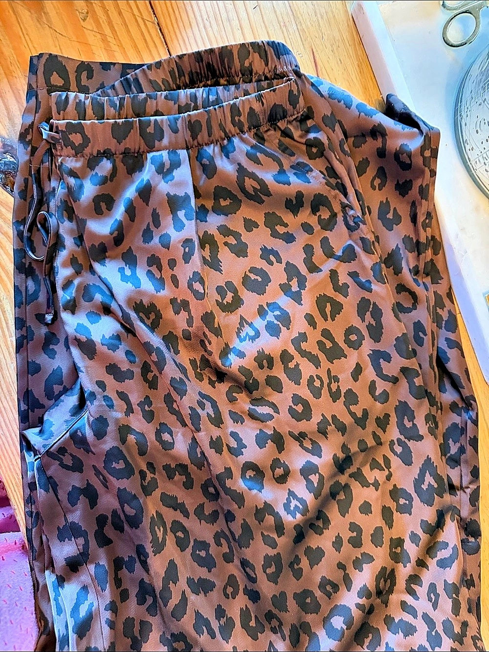 PINK Leopard Print silky Pants Size large Like New